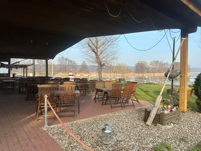 Perceel ca. 1,5 ha met karakteristieke spoorbrug in Oderberg, Berlijn - Duitsland
