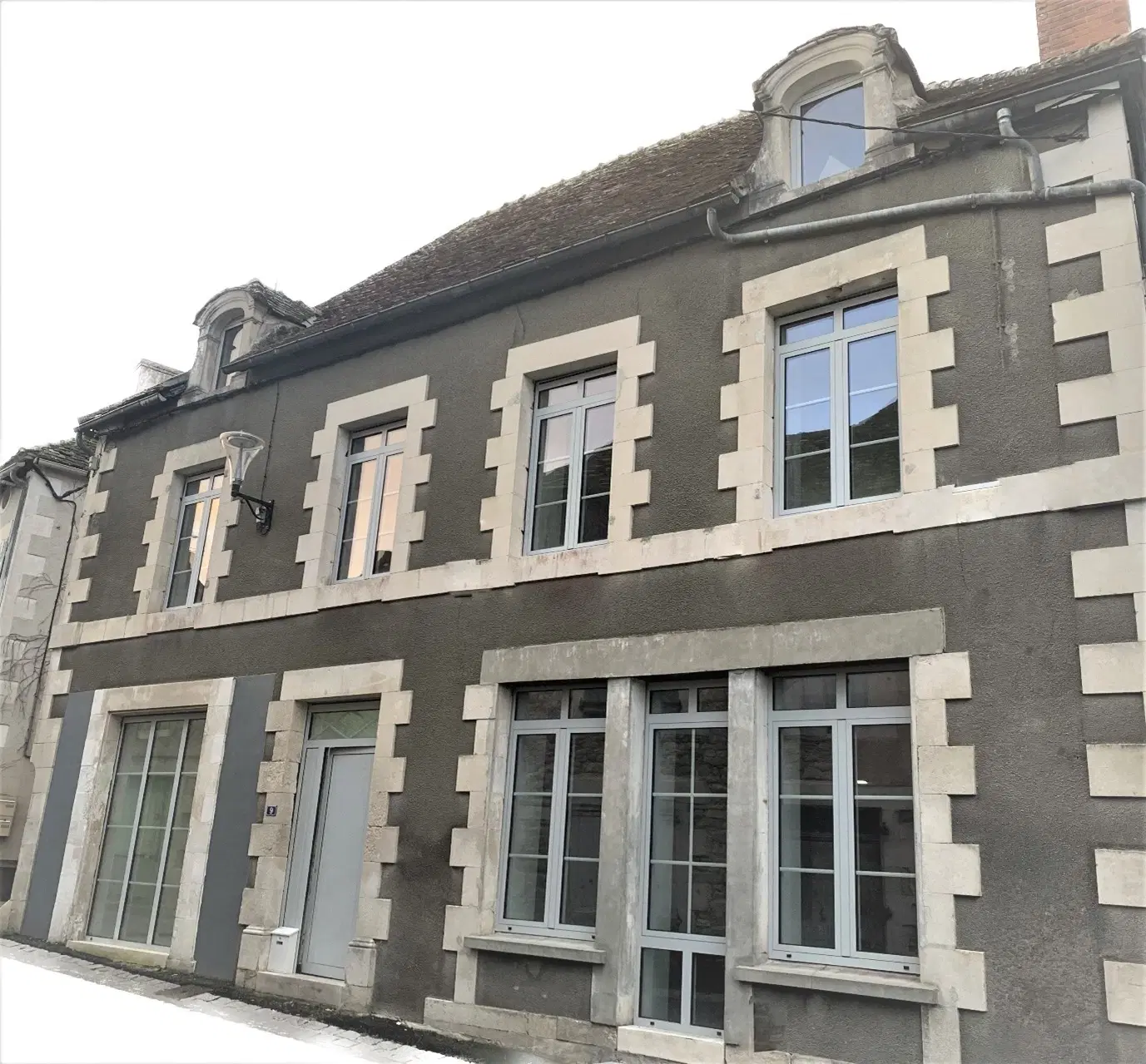 Gerenoveerd herenhuis met 6 slaapkamers/studo's in La Trimouille - Frankrijk