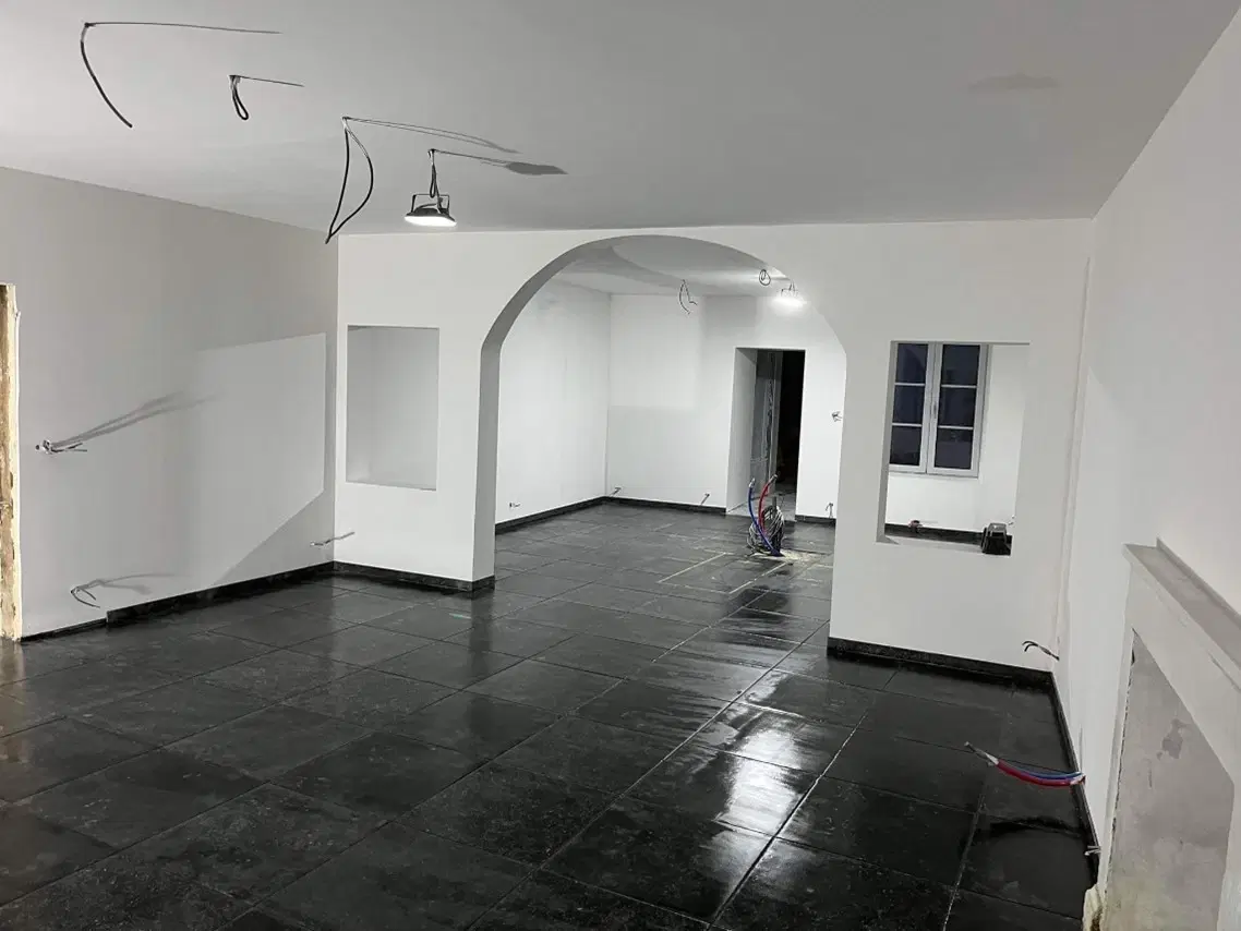 Gerenoveerd herenhuis met 6 slaapkamers/studo's in La Trimouille - Frankrijk