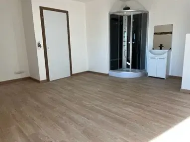 Gerenoveerd herenhuis met 6 slaapkamers/studo's in La Trimouille - Frankrijk