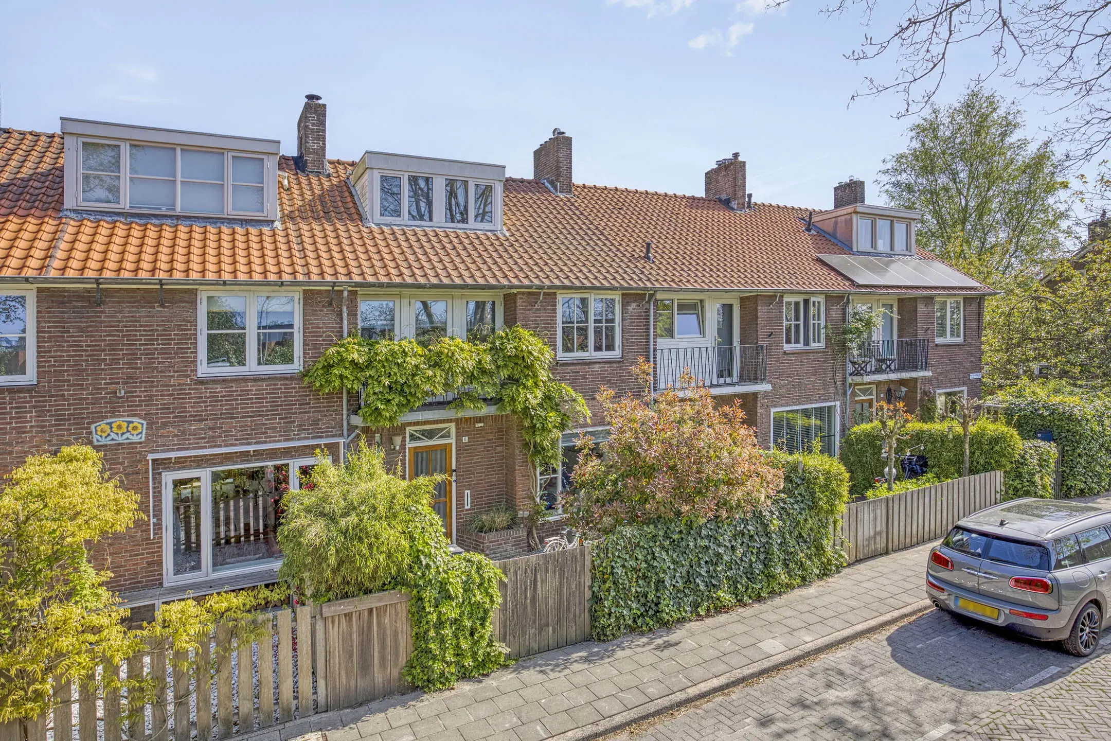 Amstelveen, Mr. F.A. van Hallweg 11