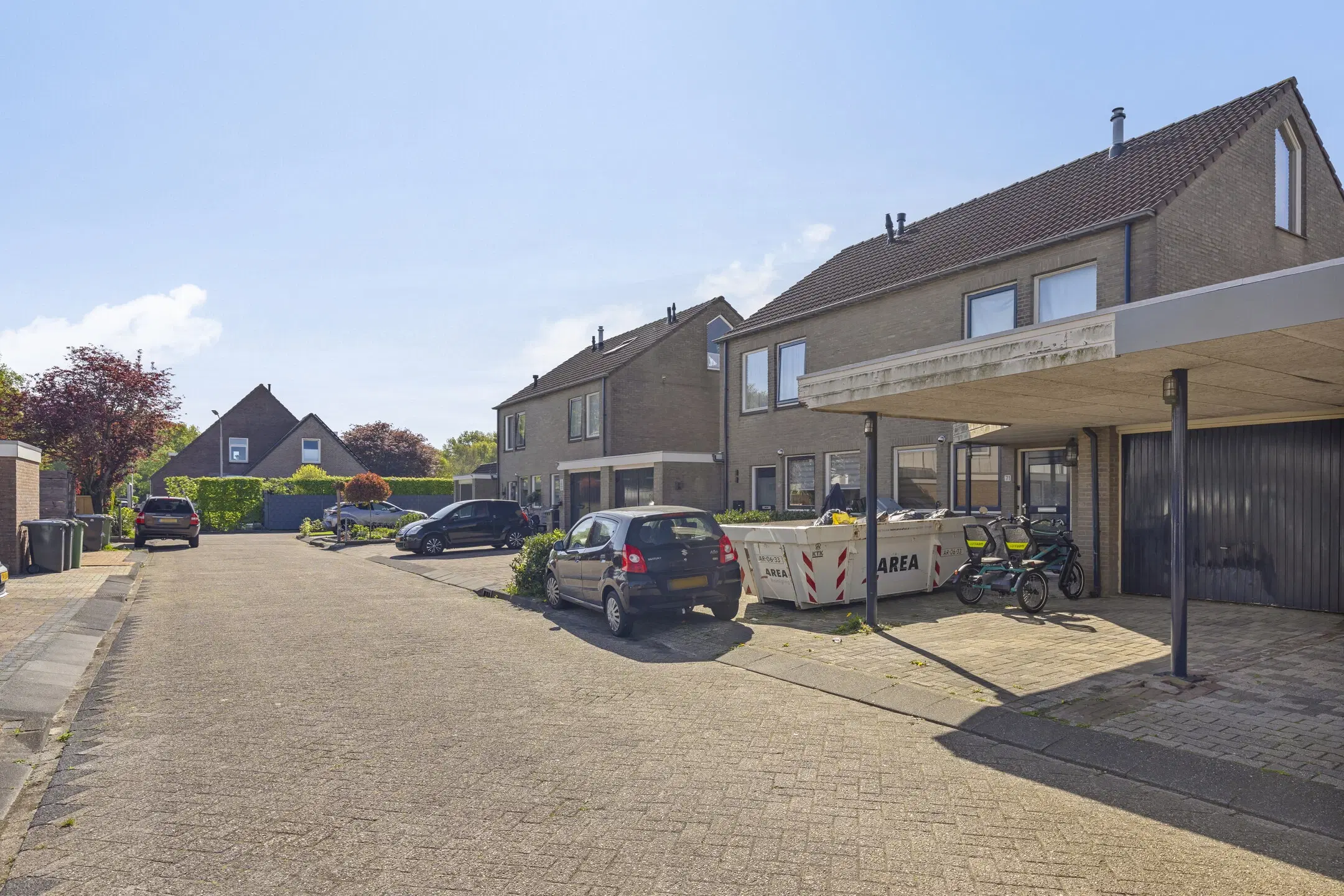 Klazienaveen, Akkerdistel 71