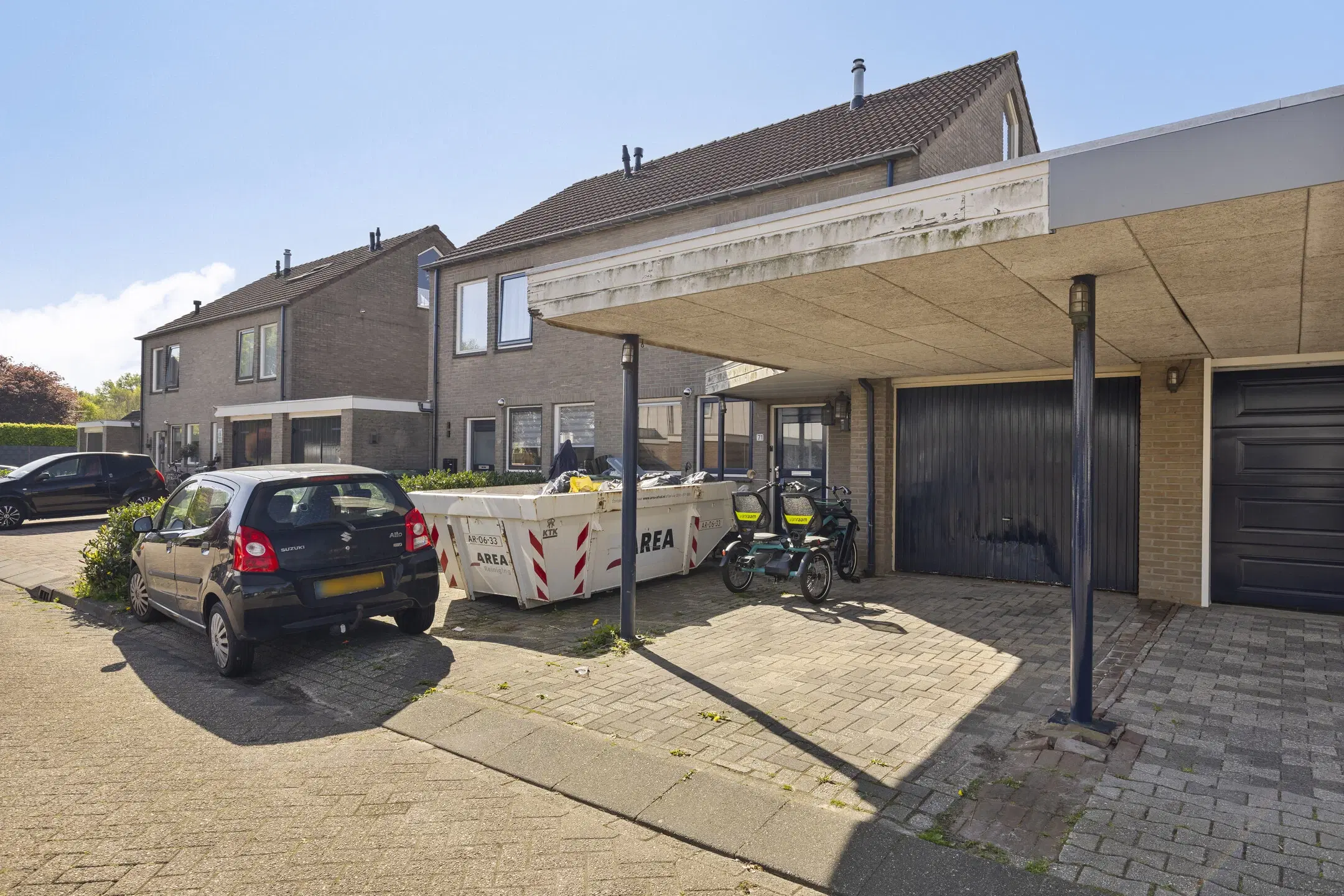 Klazienaveen, Akkerdistel 71