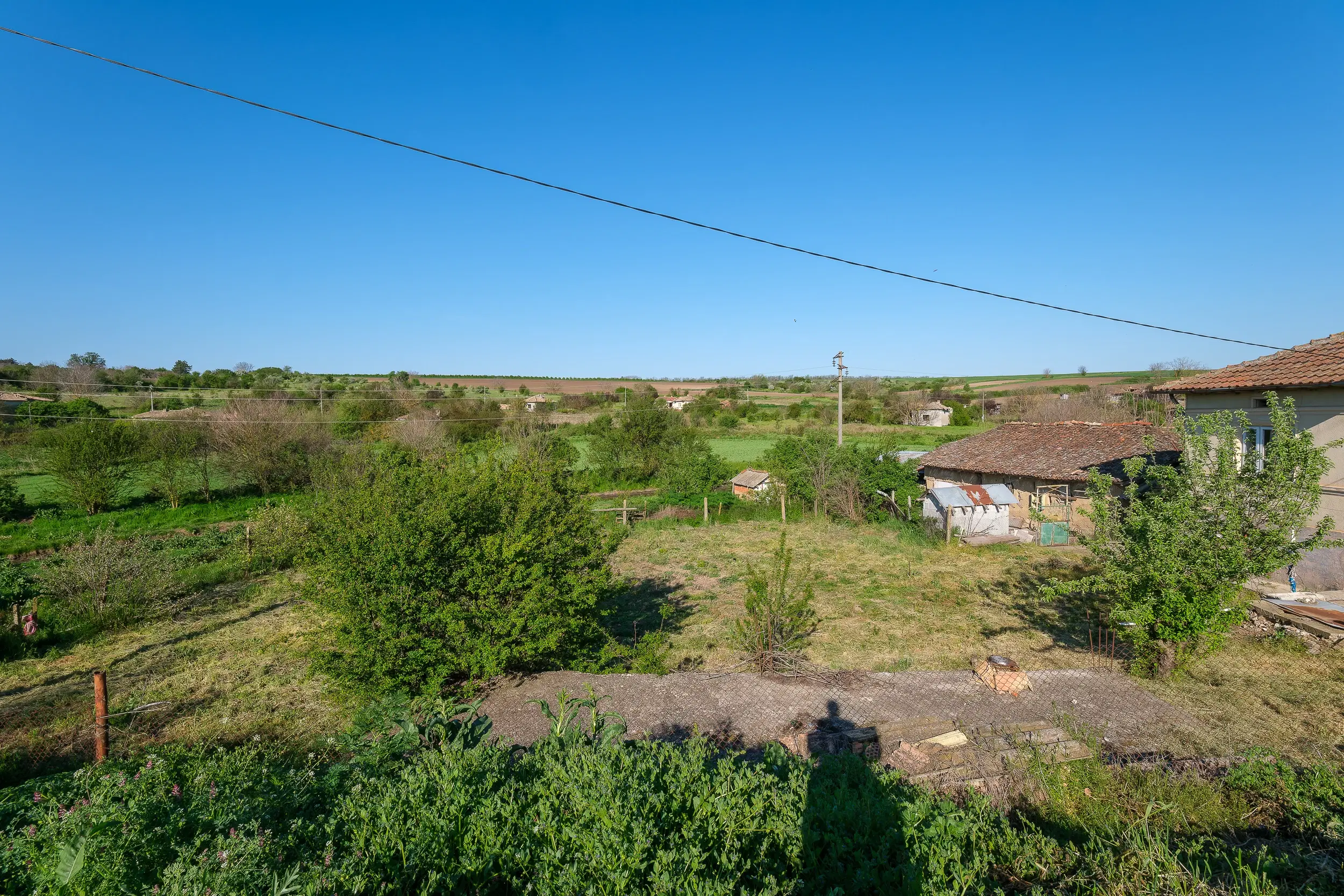 2-laagse grote woning, bijgebouwen + 1.110 m² grond in Polkovnik Dyakovo - Bulgarije