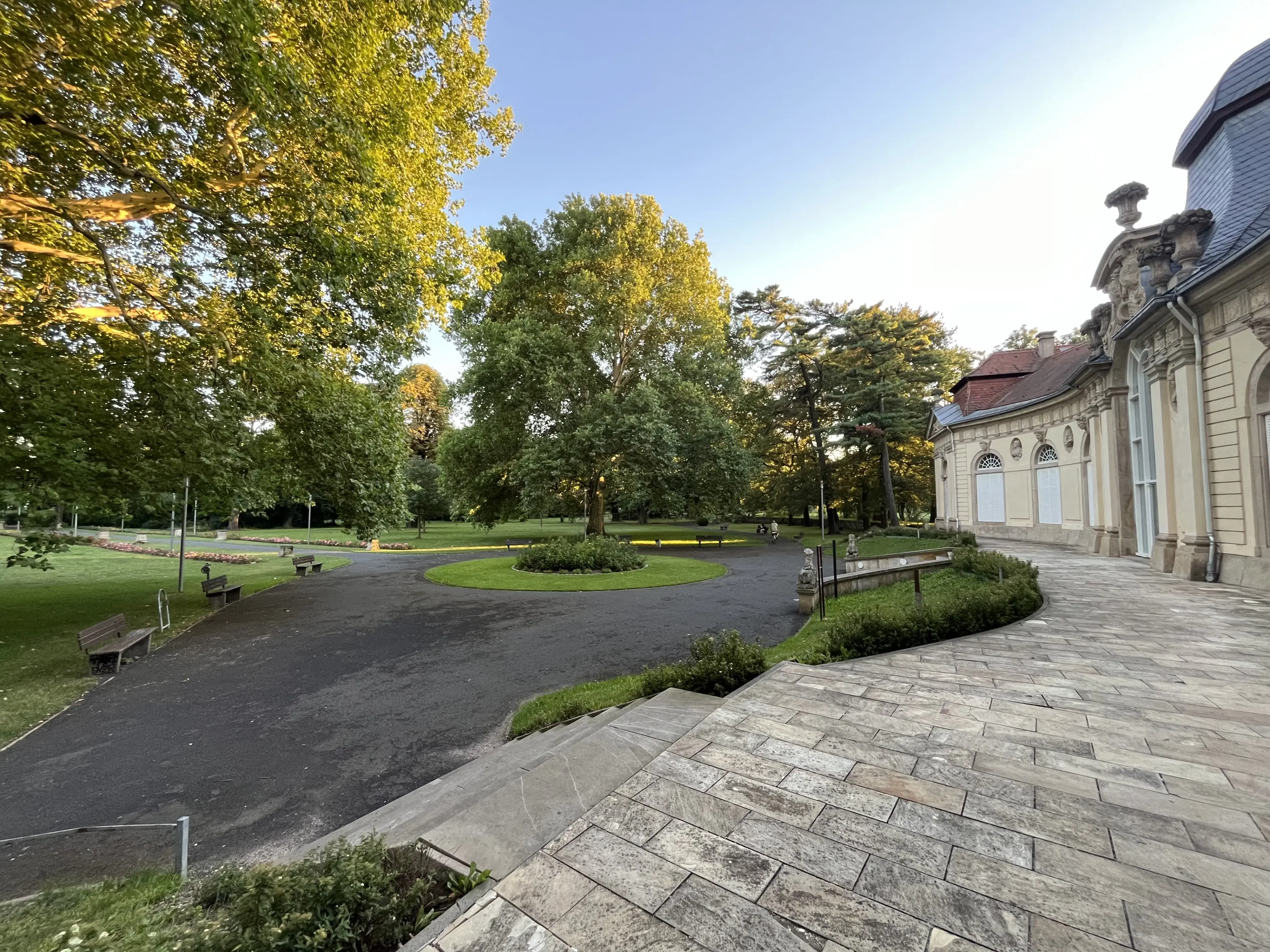 Vakwerkhuis met ruime tuin en bijgebouw op perceel van 821 m² in Dobitschen - Duitsland