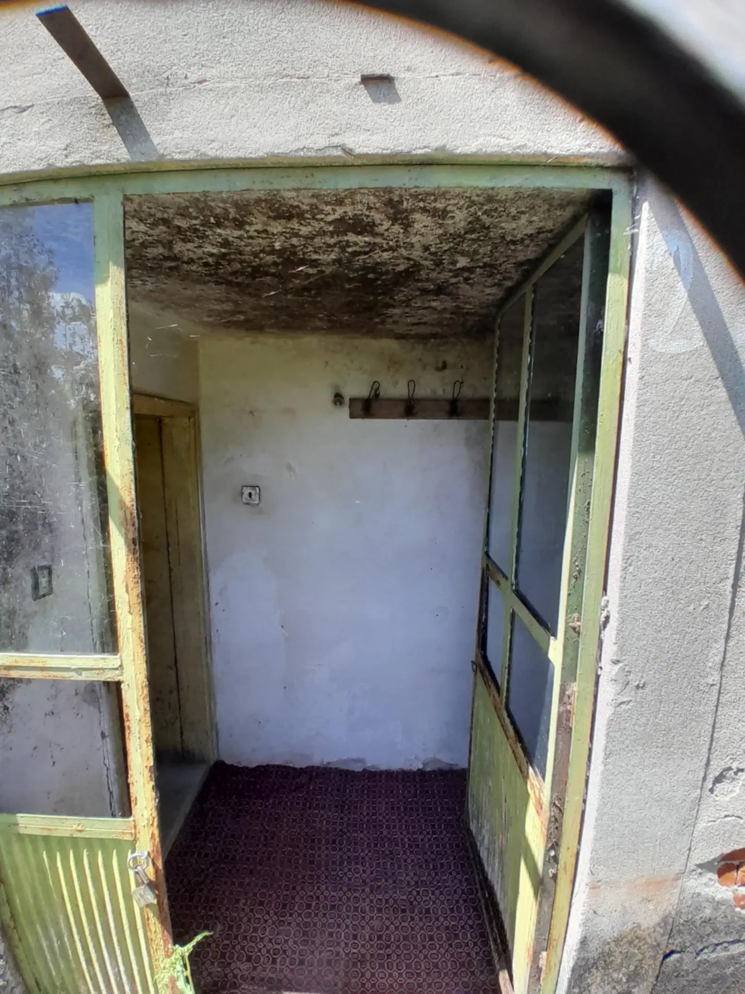 Woning aan de rivier met bijgebouw en 1.100 m² grond in Podgore, Vidin - Bulgarije