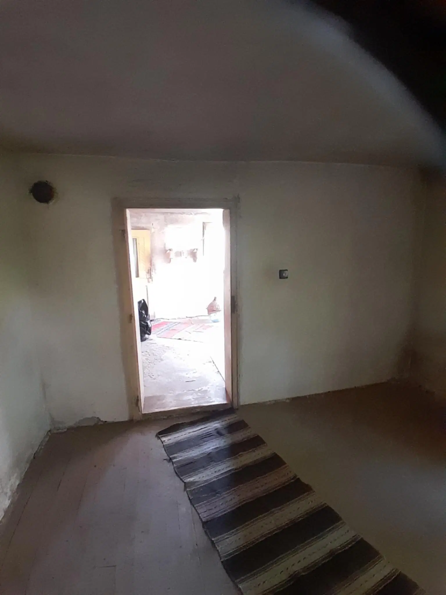Woning aan de rivier met bijgebouw en 1.100 m² grond in Podgore, Vidin - Bulgarije
