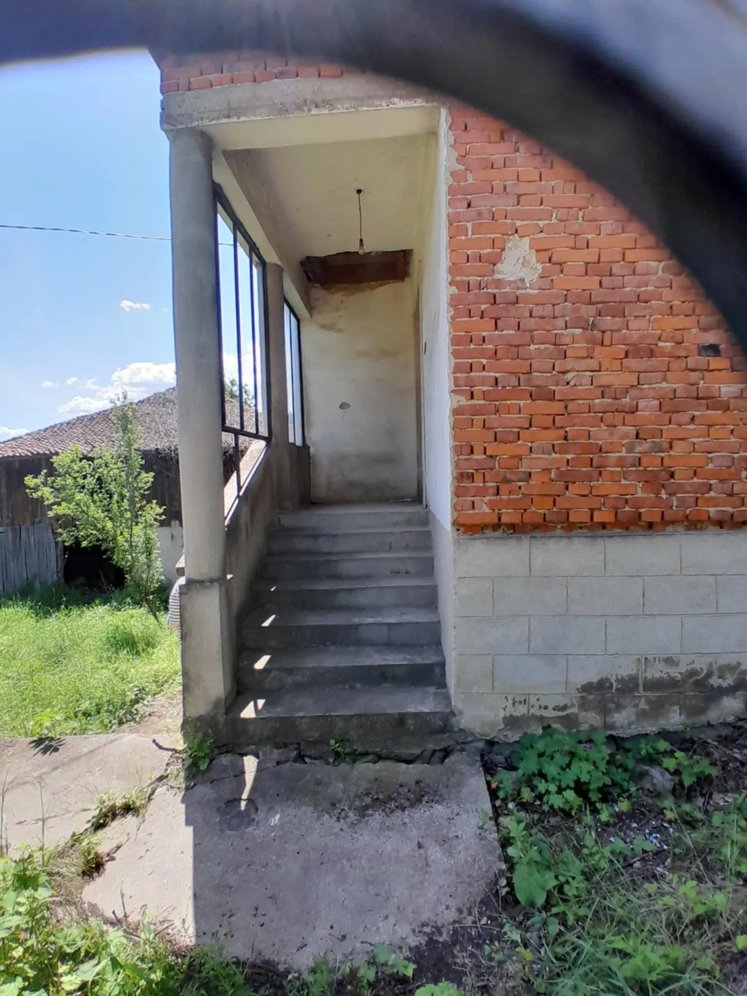 Woning aan de rivier met bijgebouw en 1.100 m² grond in Podgore, Vidin - Bulgarije