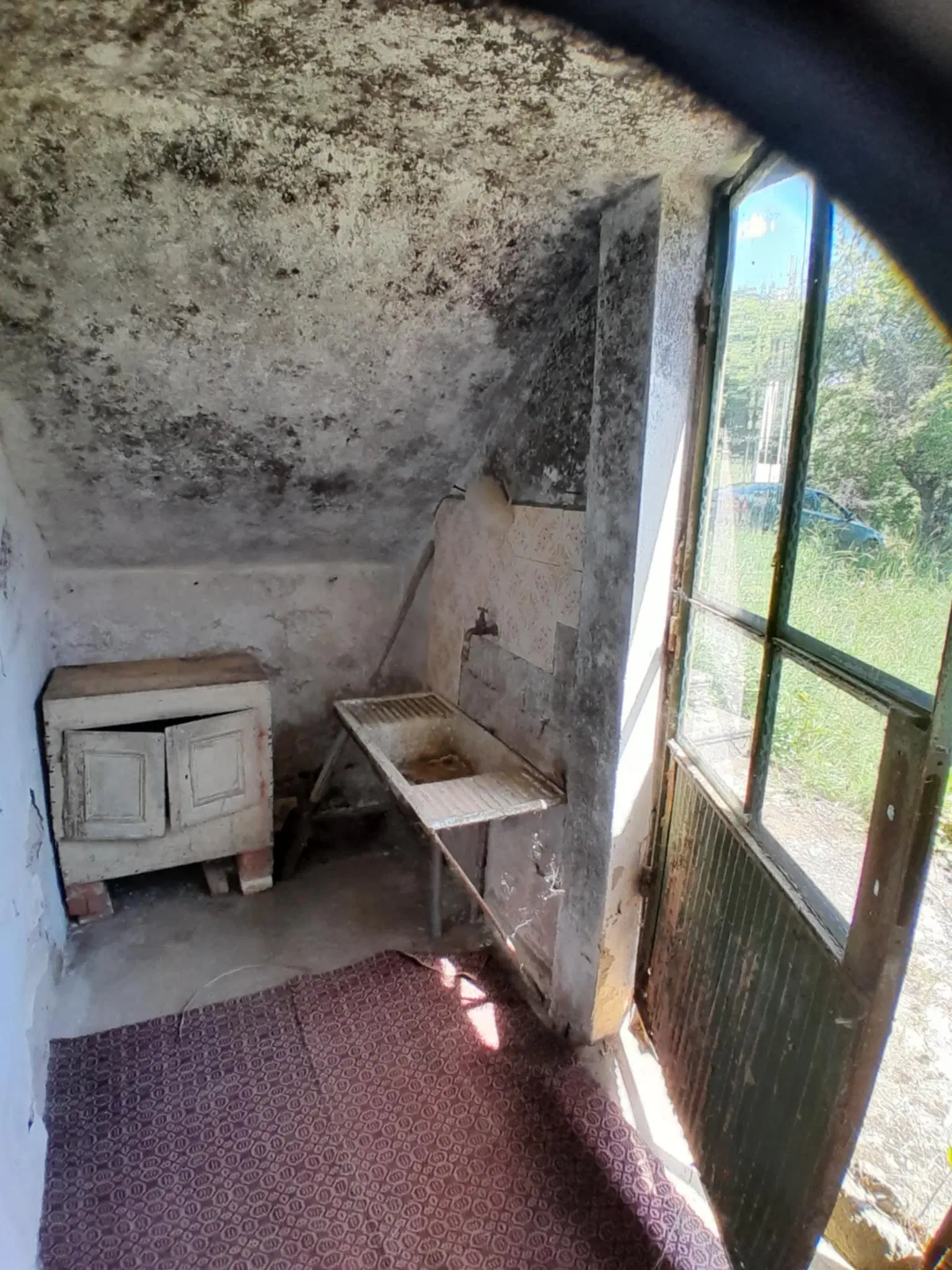 Woning aan de rivier met bijgebouw en 1.100 m² grond in Podgore, Vidin - Bulgarije