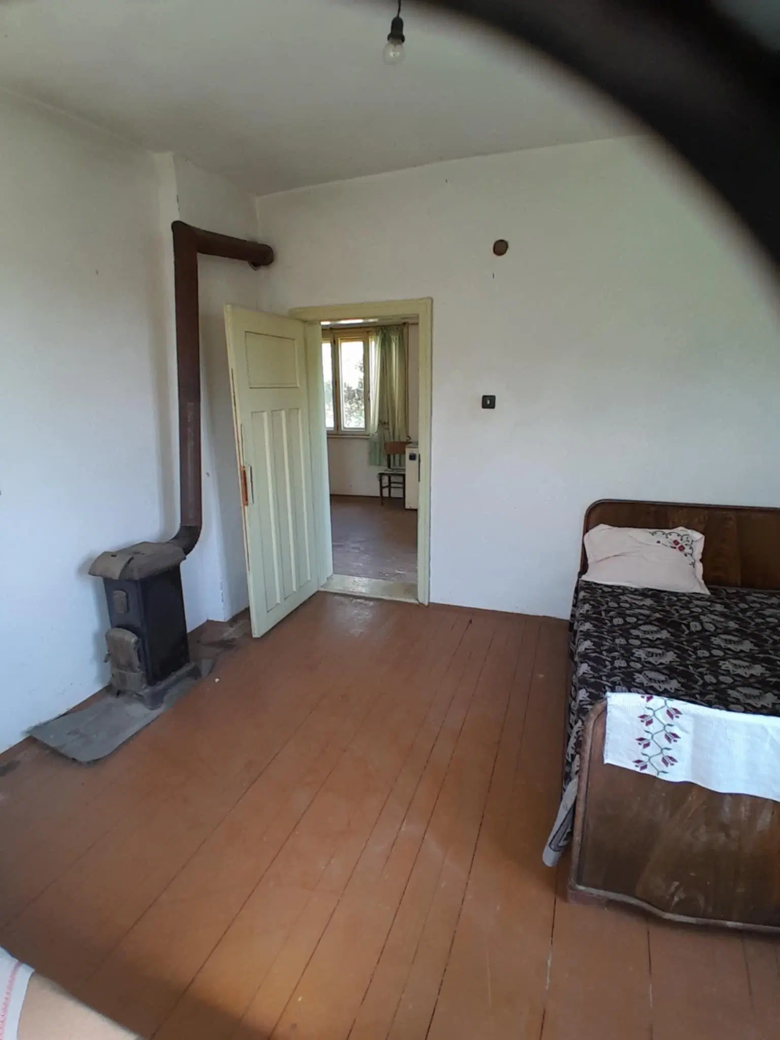 Woning aan de rivier met bijgebouw en 1.100 m² grond in Podgore, Vidin - Bulgarije