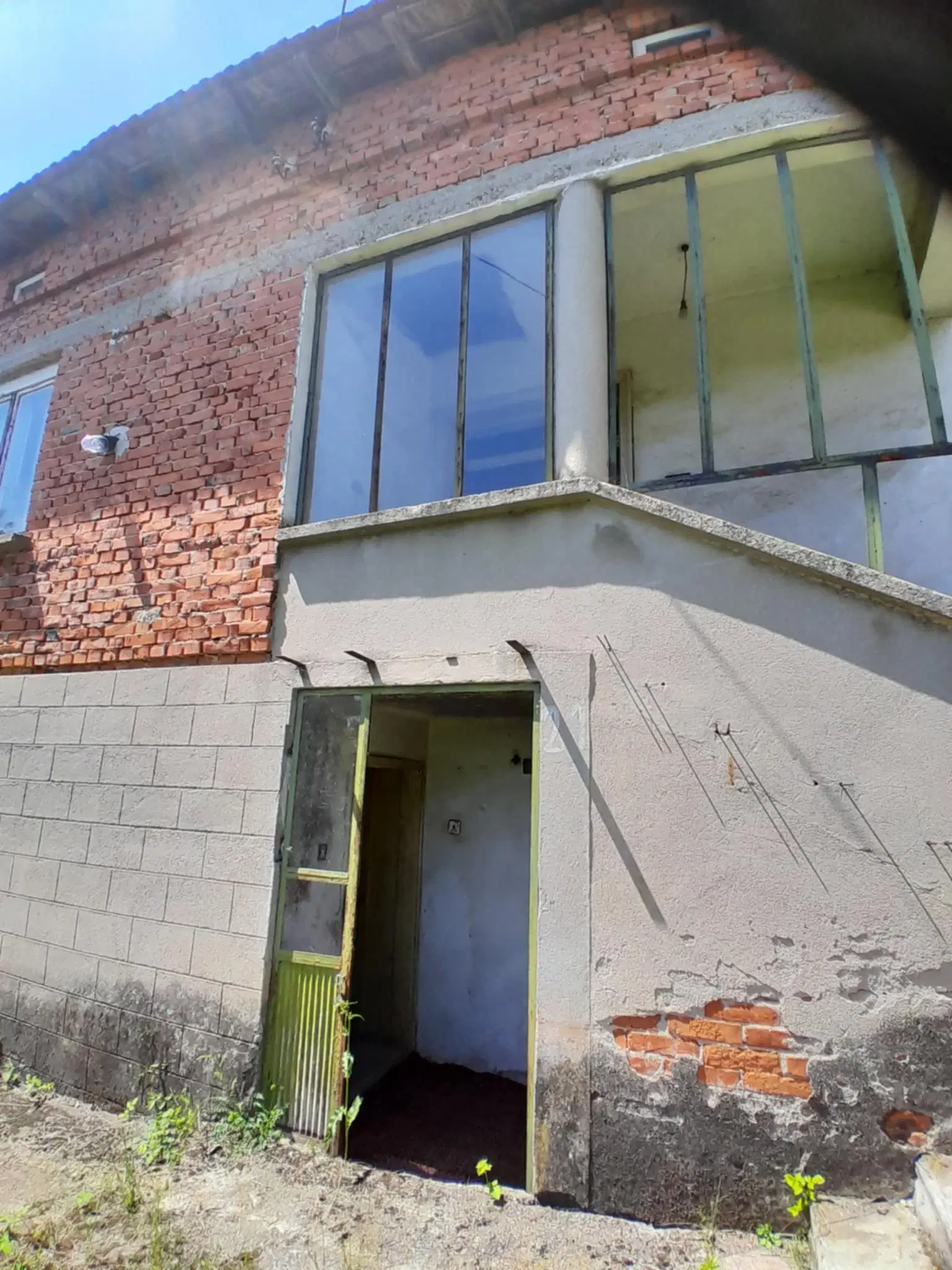 Woning aan de rivier met bijgebouw en 1.100 m² grond in Podgore, Vidin - Bulgarije