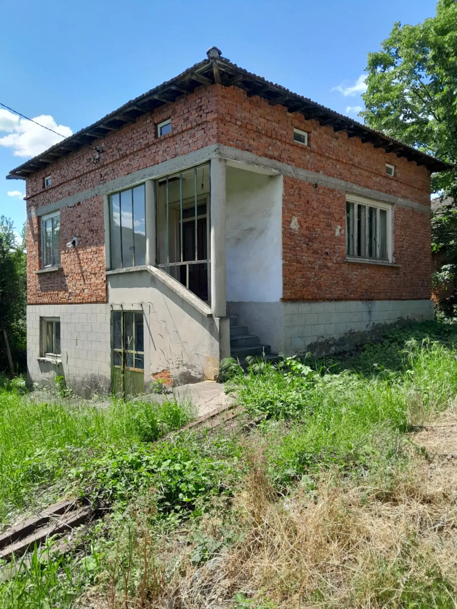 Woning aan de rivier met bijgebouw en 1.100 m² grond in Podgore, Vidin - Bulgarije