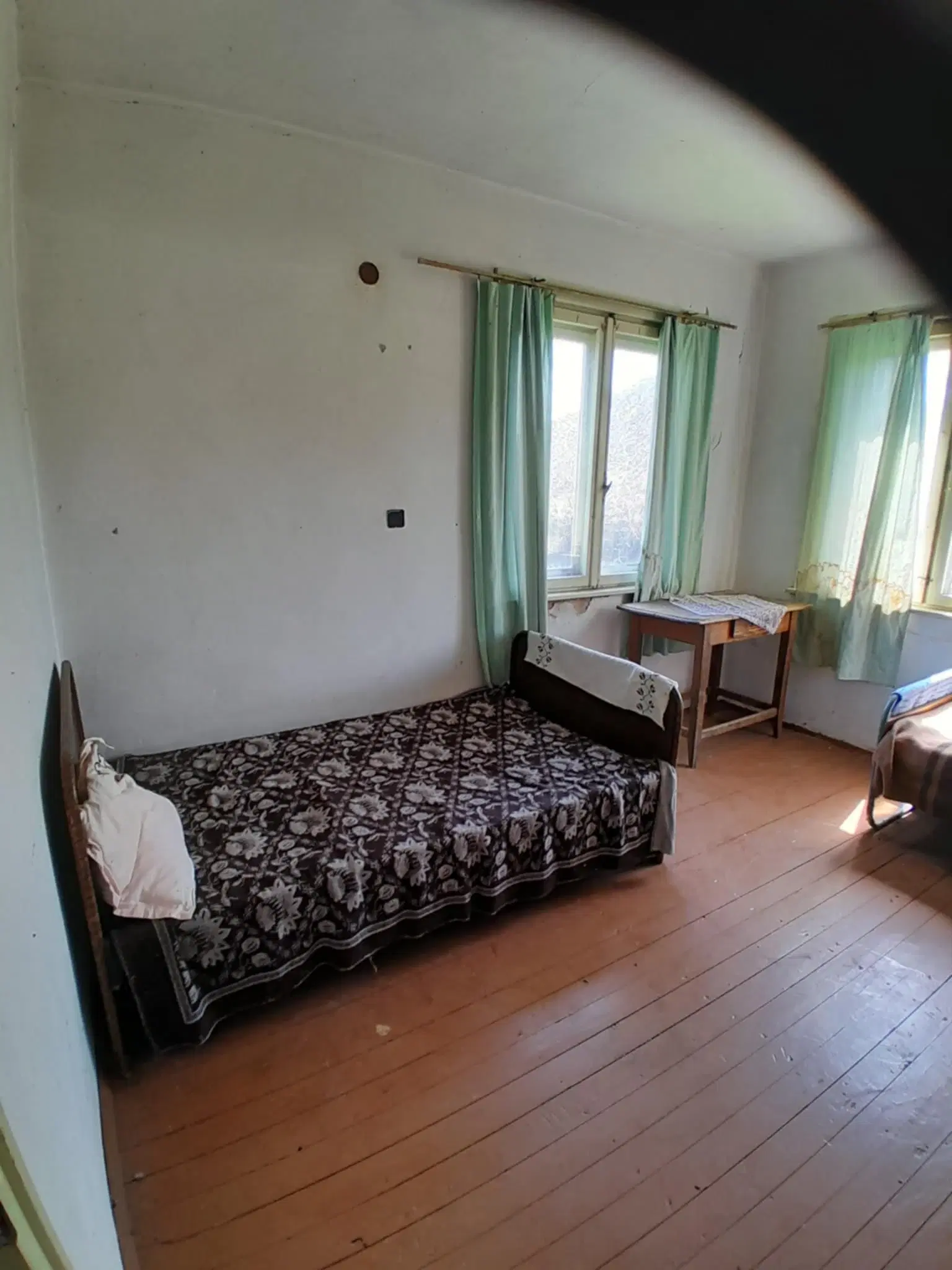 Woning aan de rivier met bijgebouw en 1.100 m² grond in Podgore, Vidin - Bulgarije