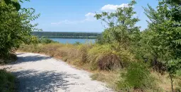 2 verdiepingen tellend huis met uitzicht op de Donau, bijgebouwen + 967 m² grond in Ostrov - Bulgarije