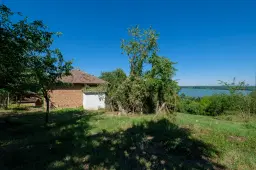 2 verdiepingen tellend huis met uitzicht op de Donau, bijgebouwen + 967 m² grond in Ostrov - Bulgarije