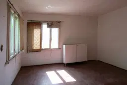 2 verdiepingen tellend huis met uitzicht op de Donau, bijgebouwen + 967 m² grond in Ostrov - Bulgarije