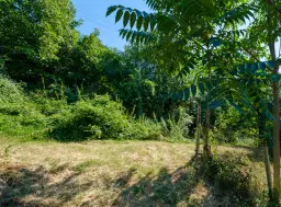 2 verdiepingen tellend huis met uitzicht op de Donau, bijgebouwen + 967 m² grond in Ostrov - Bulgarije