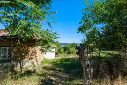 2 verdiepingen tellend huis met uitzicht op de Donau, bijgebouwen + 967 m² grond in Ostrov - Bulgarije