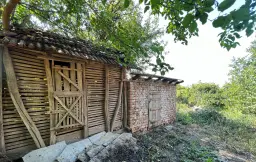 2 verdiepingen tellend huis met uitzicht op de Donau, bijgebouwen + 967 m² grond in Ostrov - Bulgarije