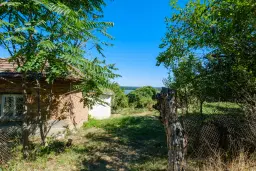 2 verdiepingen tellend huis met uitzicht op de Donau, bijgebouwen + 967 m² grond in Ostrov - Bulgarije