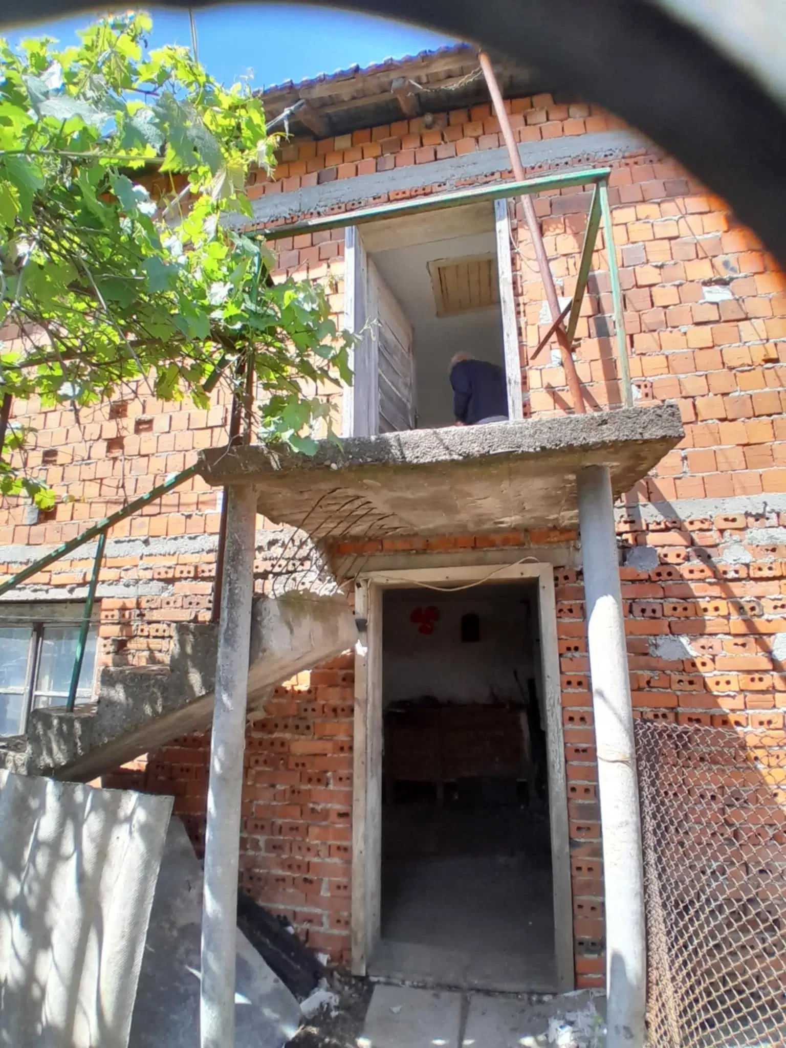 2.480 m² land met 2 huizen en bijgebouwen in Rakovitsa, Vidin - Bulgarije