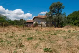 Huis met bergzicht + 2 bijgebouwen en 1.960 m² grond in Rakovitsa, Vidin - Bulgarije