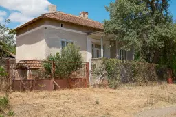 Huis met bergzicht + 2 bijgebouwen en 1.960 m² grond in Rakovitsa, Vidin - Bulgarije