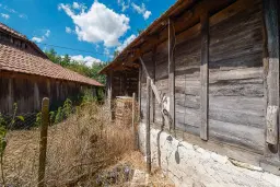 Huis met bergzicht + 2 bijgebouwen en 1.960 m² grond in Rakovitsa, Vidin - Bulgarije