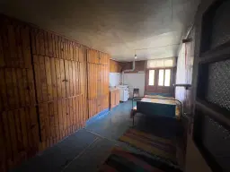 Twee verdiepingen woning met 700 m² grond en bijgebouwen in Nikolaevo, nabij Veliko Tarnovo - Bulgarije