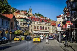 Twee verdiepingen woning met 700 m² grond en bijgebouwen in Nikolaevo, nabij Veliko Tarnovo - Bulgarije