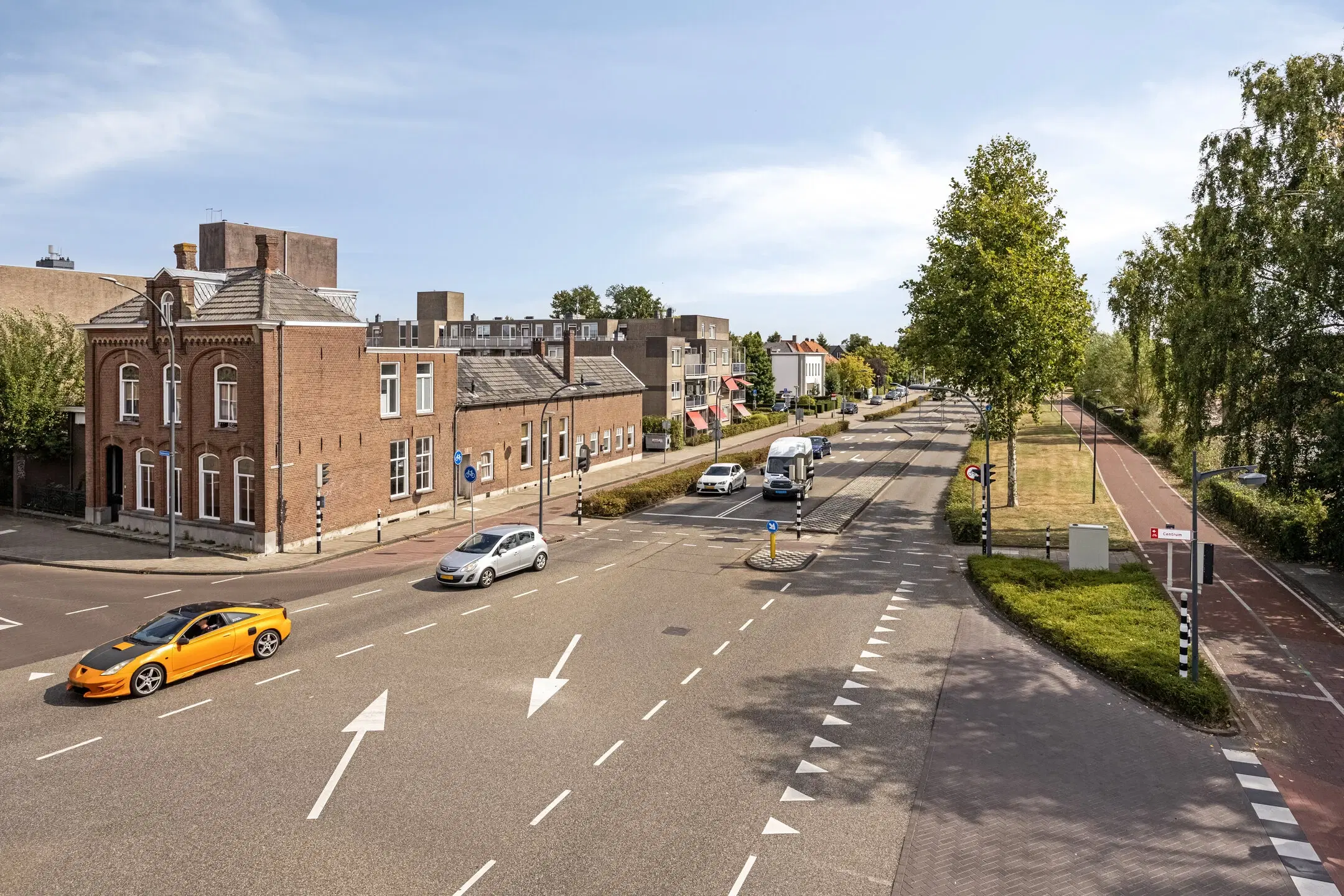 Waalwijk, Noorder Parallelweg 1 en 3 en Stationsstraat 129