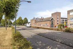 Waalwijk, Noorder Parallelweg 1 en 3 en Stationsstraat 129