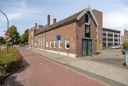 Waalwijk, Noorder Parallelweg 1 en 3 en Stationsstraat 129