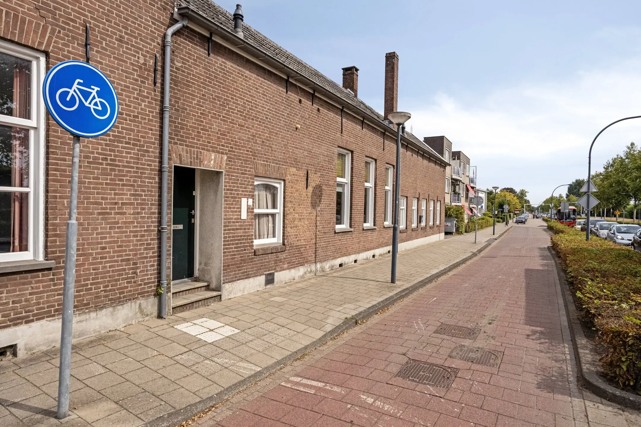 Waalwijk, Noorder Parallelweg 1 en 3 en Stationsstraat 129