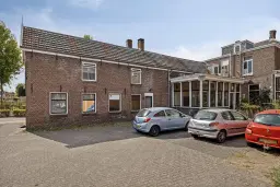 Waalwijk, Noorder Parallelweg 1 en 3 en Stationsstraat 129