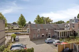 Waalwijk, Noorder Parallelweg 1 en 3 en Stationsstraat 129