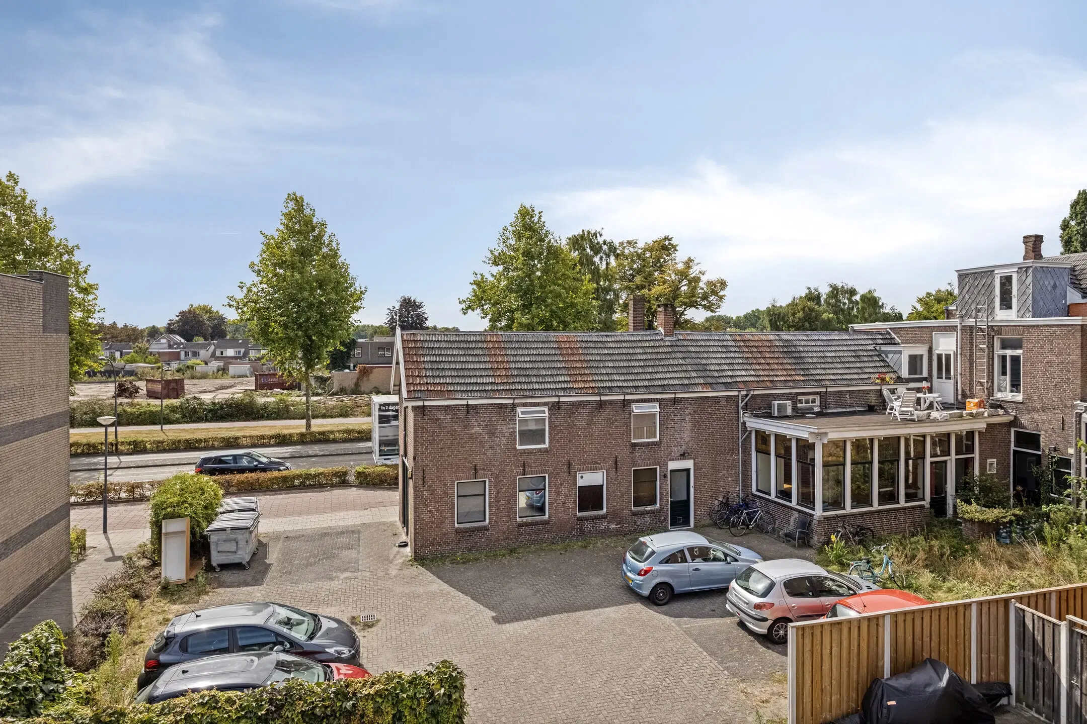 Waalwijk, Noorder Parallelweg 1 en 3 en Stationsstraat 129