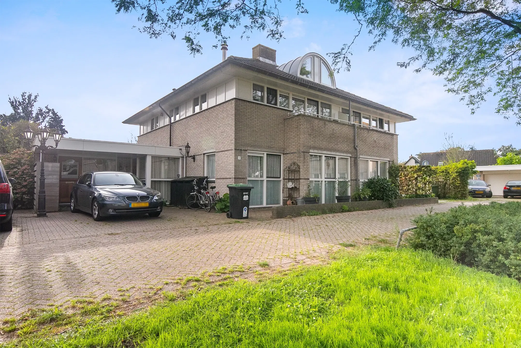 Velserbroek, Kleine Zonnedauw 9