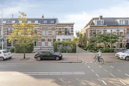 Hillegom, Weeresteinstraat 77 / Kortenbachstraat 1 en 3