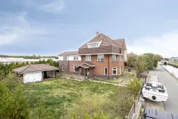 Poeldijk, Vredebestlaan 64