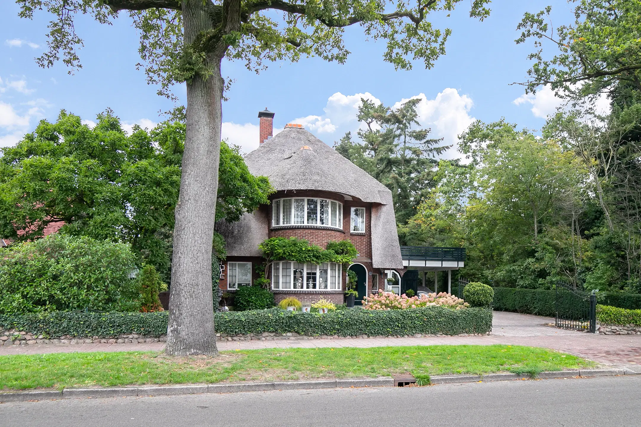 Emmen, Angelsloërdijk 11 (de onverdeelde helft)