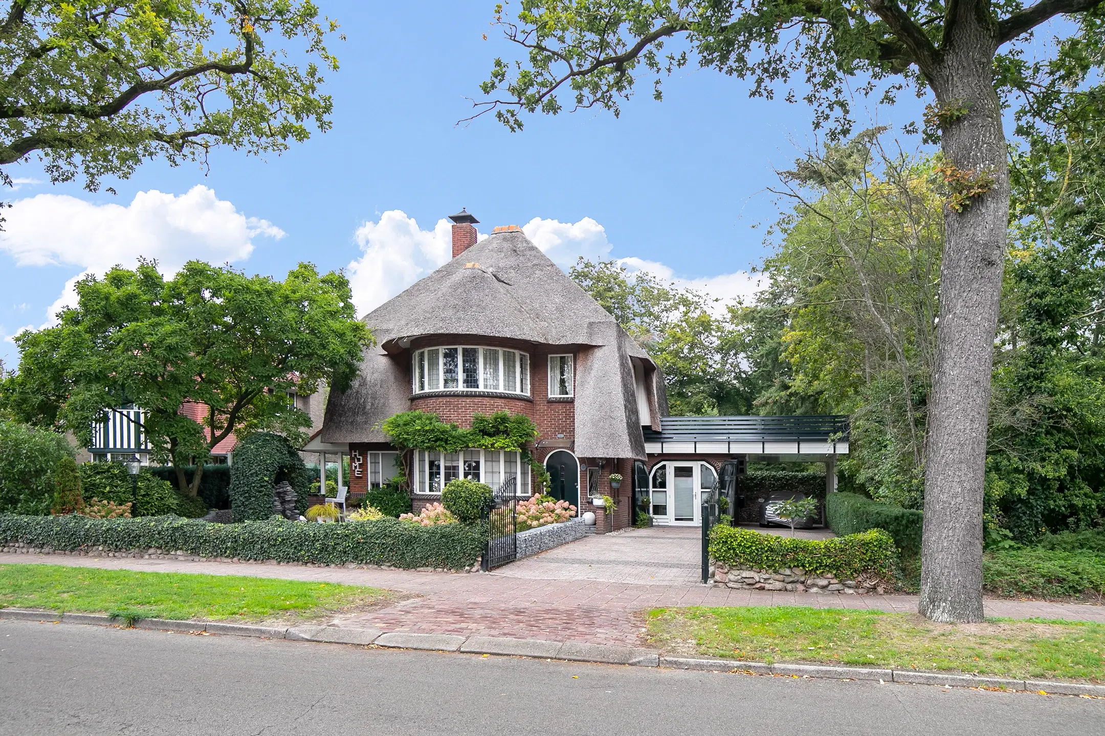 Emmen, Angelsloërdijk 11 (de onverdeelde helft)