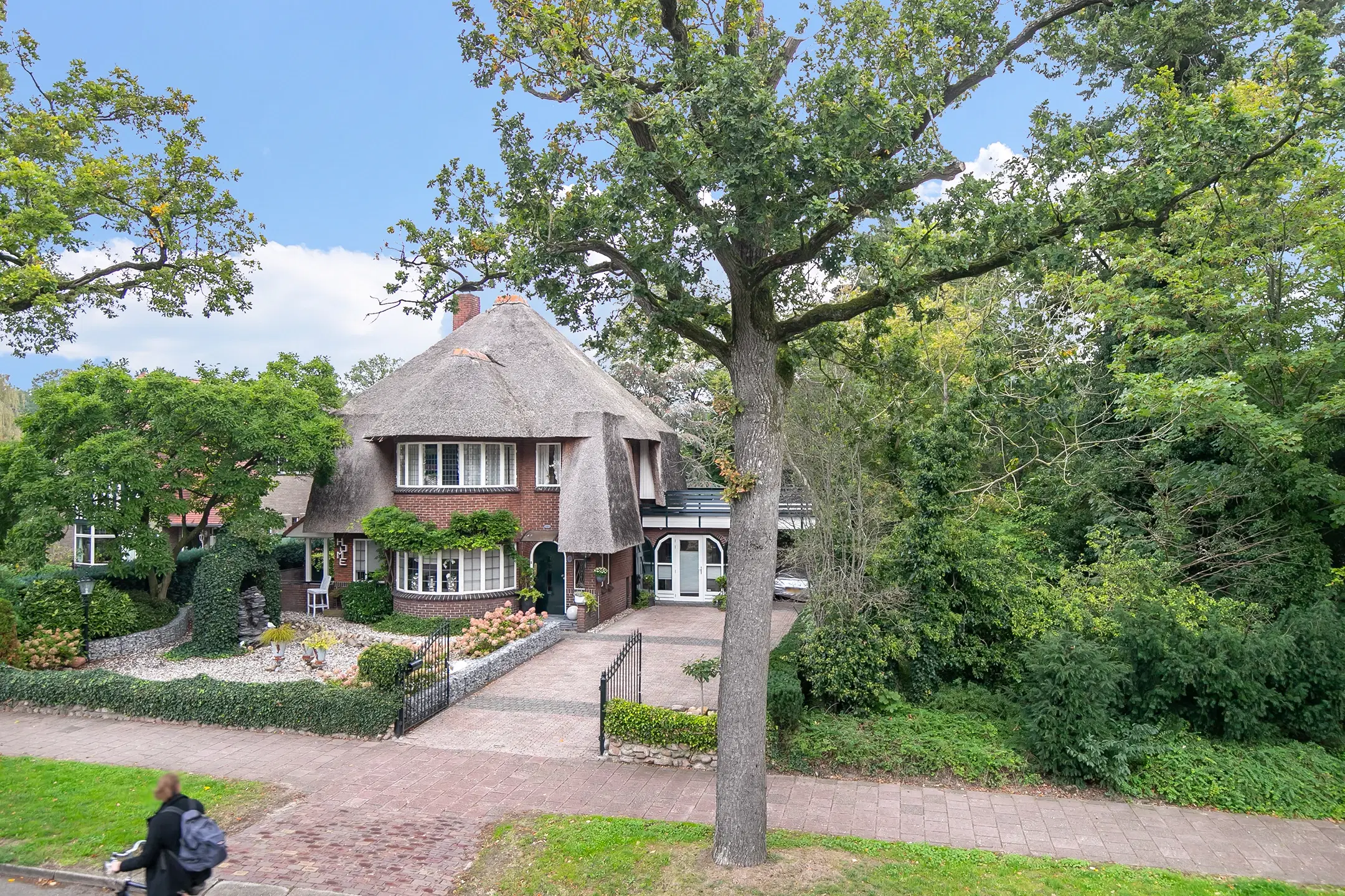 Emmen, Angelsloërdijk 11 (de onverdeelde helft)