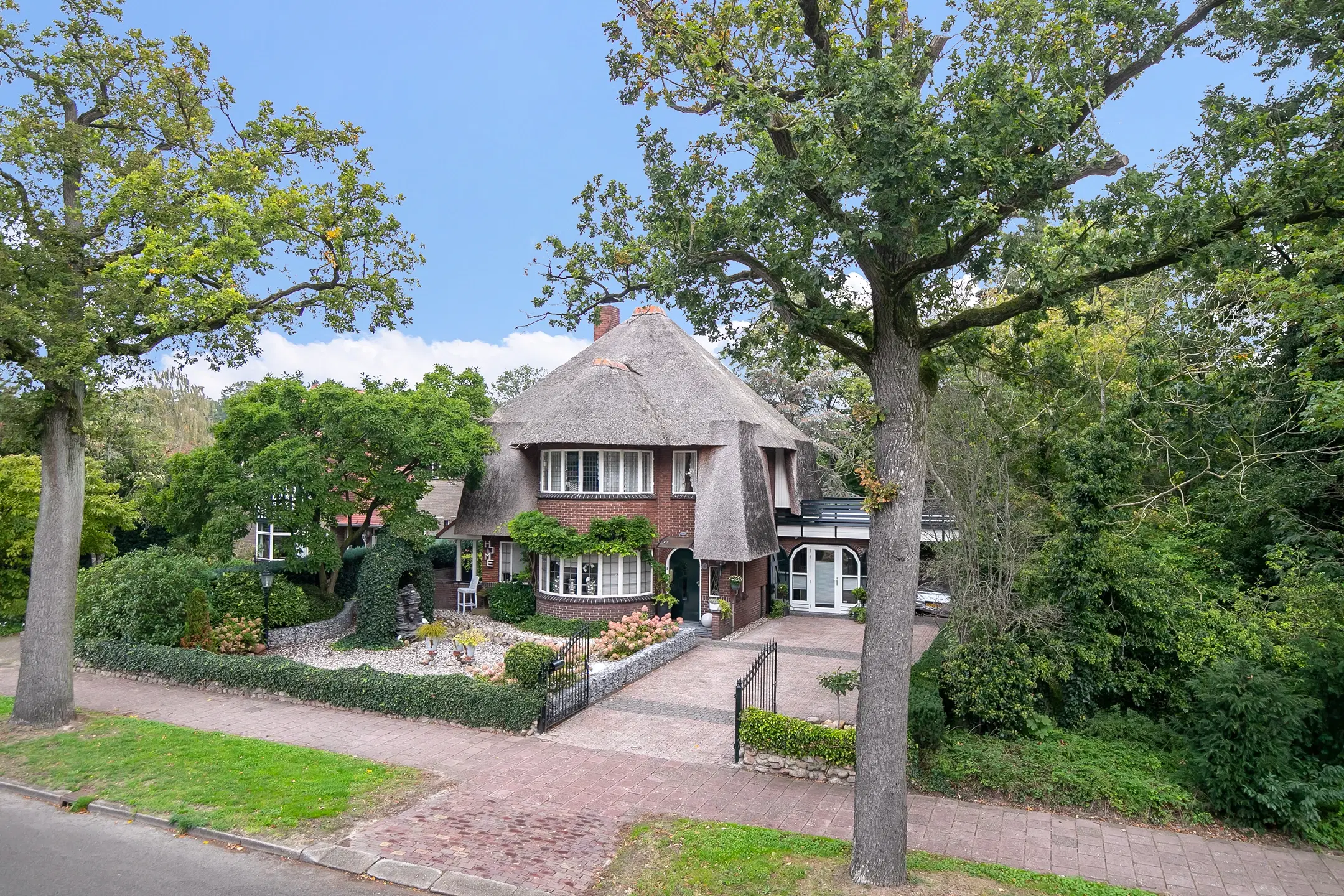 Emmen, Angelsloërdijk 11 (de onverdeelde helft)