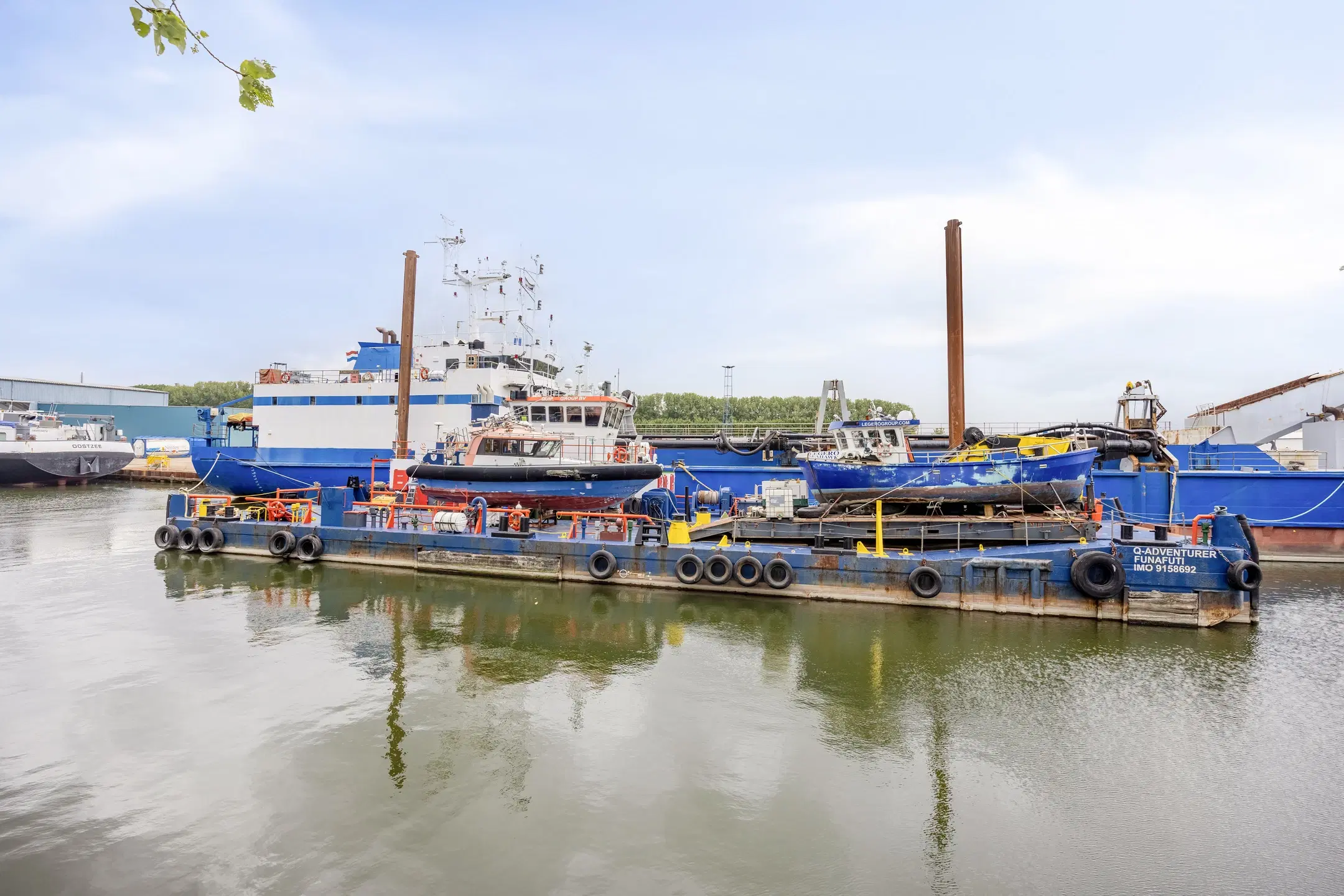 Stalen werkschip 'Q Adventurer' (voorheen 'DCS Adventurer')