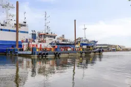 Stalen werkschip 'Q Adventurer' (voorheen 'DCS Adventurer')