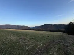 Vrijstaand gebouw in het heuvelachtige Schleusegrund, Duitsland