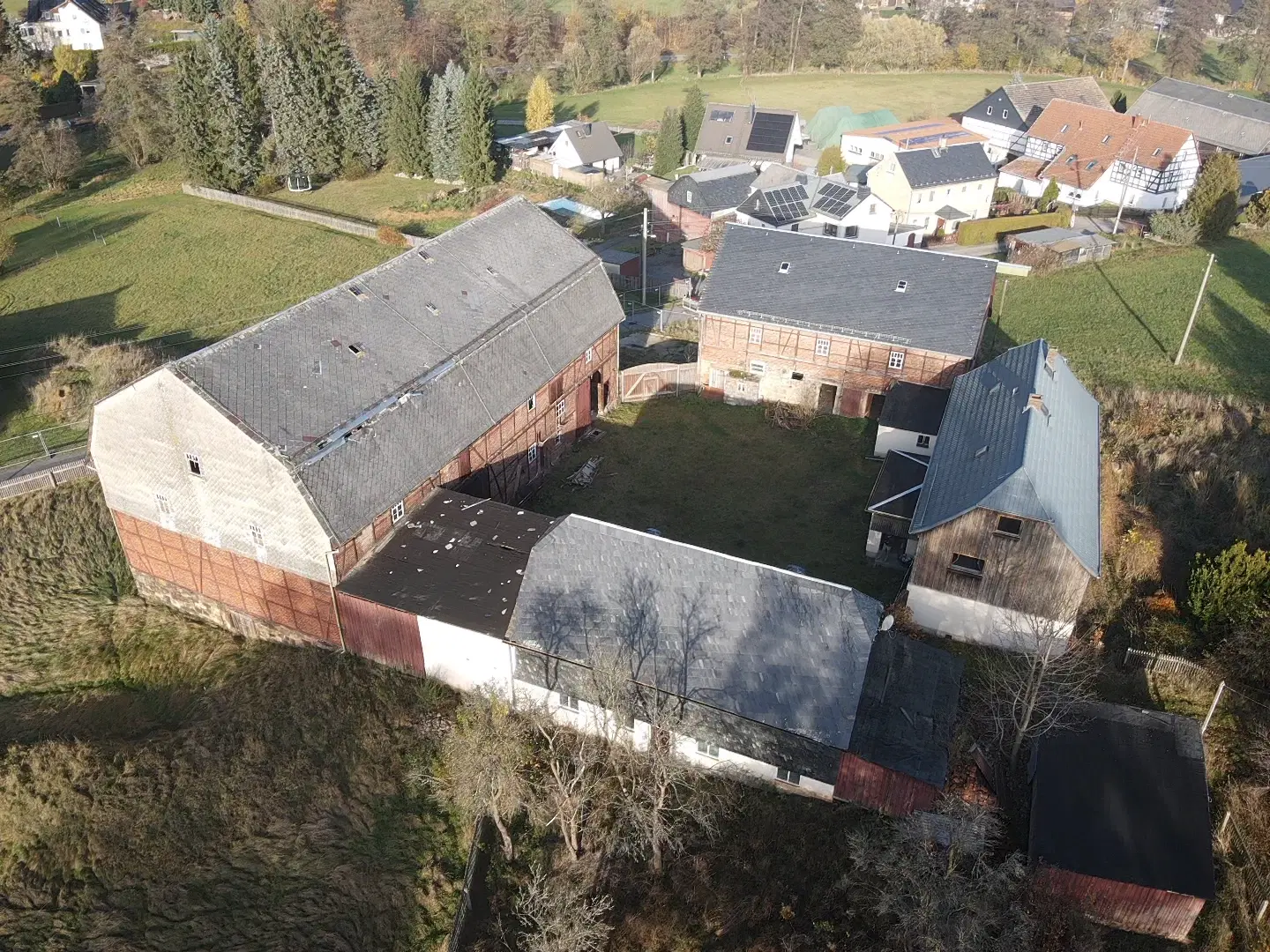 Idyllisch 4-zijdig landgoed met mogelijkheden tot B&B op perceel van 3.451 m² in Heinsdorfergrund - Duitsland
