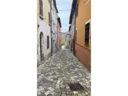 Privé-verdrag: 2 woonunits in het historische centrum van Sant'Agata Feltria (RN)