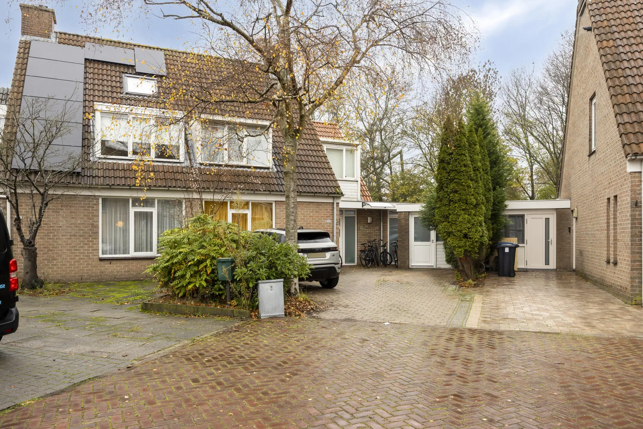 Amstelveen, Troubadour 150